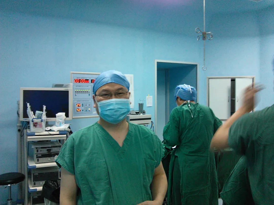 了不起的退役軍人丨40歲從軍醫“跨界”到海關(guān)，他竟還能年年拿第一！-云南能投軍創(chuàng  )產(chǎn)業(yè)投資有限公司