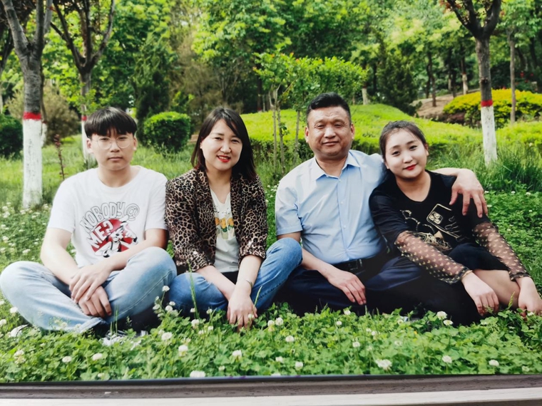 “網(wǎng)紅交警”趙旭東：“口罩臉”記錄下退役軍人的使命擔當-云南能投軍創(chuàng  )產(chǎn)業(yè)投資有限公司