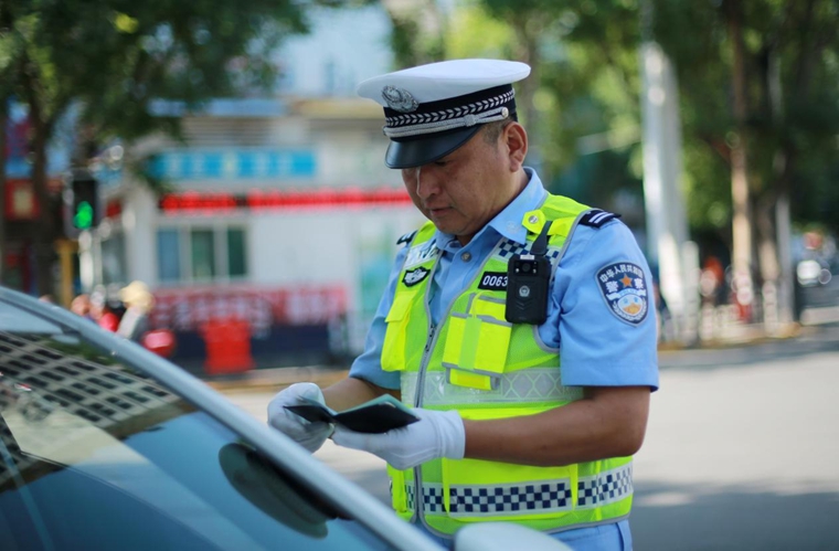 “網(wǎng)紅交警”趙旭東：“口罩臉”記錄下退役軍人的使命擔當-云南能投軍創(chuàng  )產(chǎn)業(yè)投資有限公司