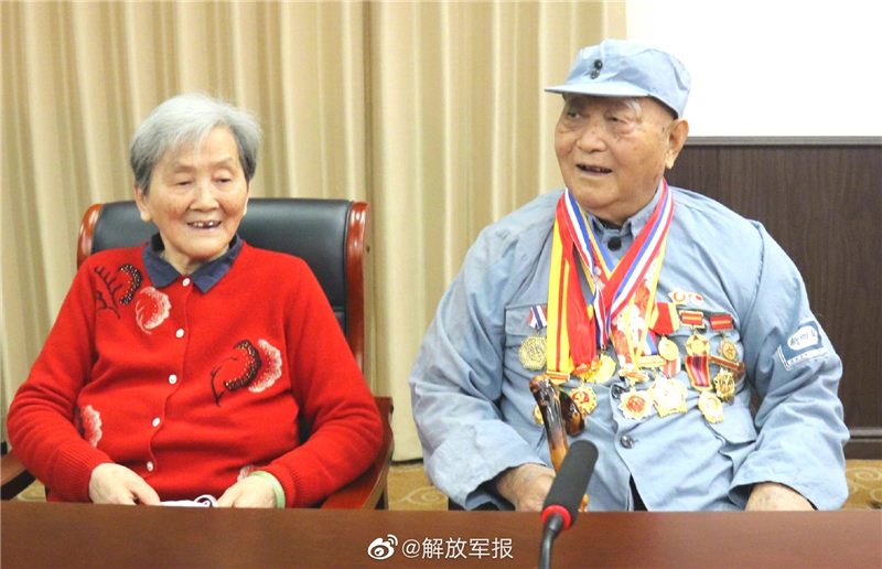 感動(dòng)！這場(chǎng)相聚讓“冰雕連”老戰士哽咽落淚-云南能投軍創(chuàng  )產(chǎn)業(yè)投資有限公司