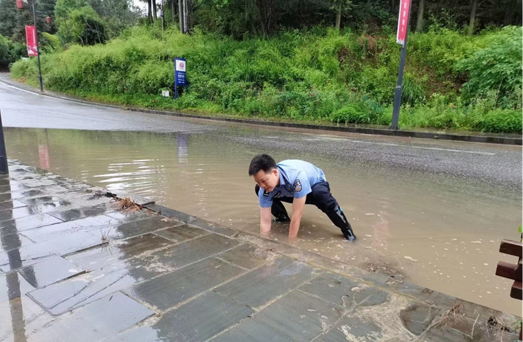 厲害了！這名退役軍人成為“全國特級優(yōu)秀人民警察”-云南能投軍創(chuàng  )產(chǎn)業(yè)投資有限公司