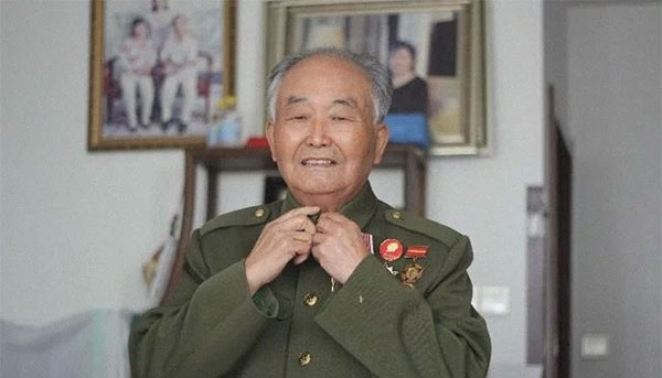 志愿軍老戰士胡長(cháng)哲講述與黃繼光母親的“家書(shū)情”-云南能投軍創(chuàng  )產(chǎn)業(yè)投資有限公司