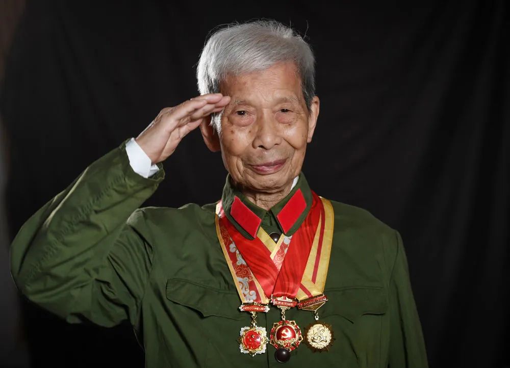 浴血榮光丨致敬抗戰老戰士——王國華、宮健-云南能投軍創(chuàng  )產(chǎn)業(yè)投資有限公司