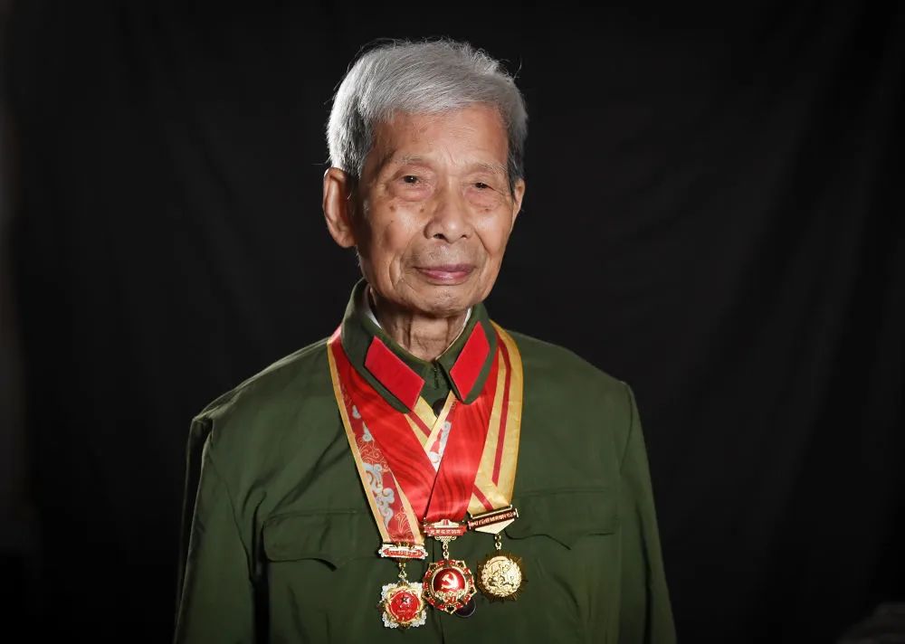 浴血榮光丨致敬抗戰老戰士——王國華、宮健-云南能投軍創(chuàng  )產(chǎn)業(yè)投資有限公司