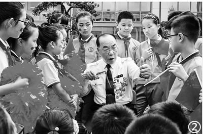 作為從“?？招埴棃F”所在部隊走出來(lái)的老兵，崔平均大力宣揚“?？招埴椌瘛?
—— 擦亮英雄團隊的榮光-云南能投軍創(chuàng  )產(chǎn)業(yè)投資有限公司