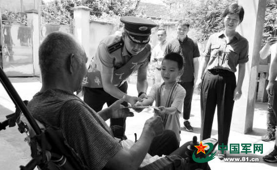 二等功臣將獎勵金贈給家鄉的老兵：這份榮譽(yù)不僅屬于我自己-云南能投軍創(chuàng  )產(chǎn)業(yè)投資有限公司