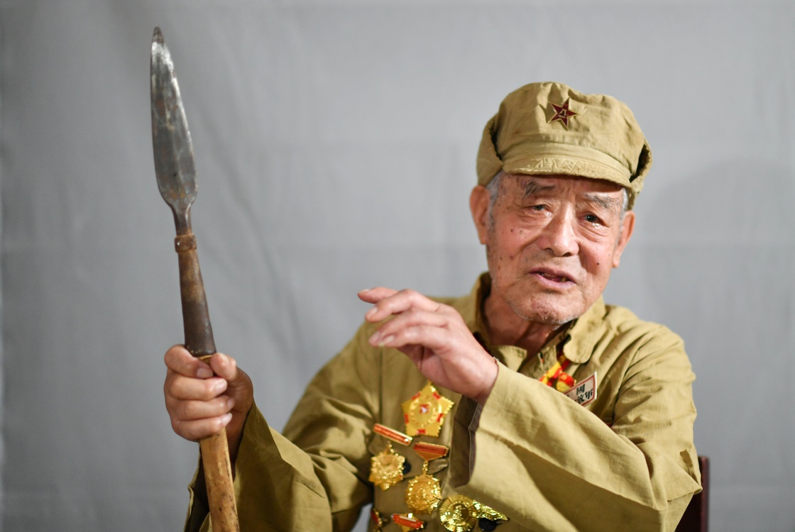 浴血榮光丨致敬抗戰老戰士——周紹文-云南能投軍創(chuàng  )產(chǎn)業(yè)投資有限公司