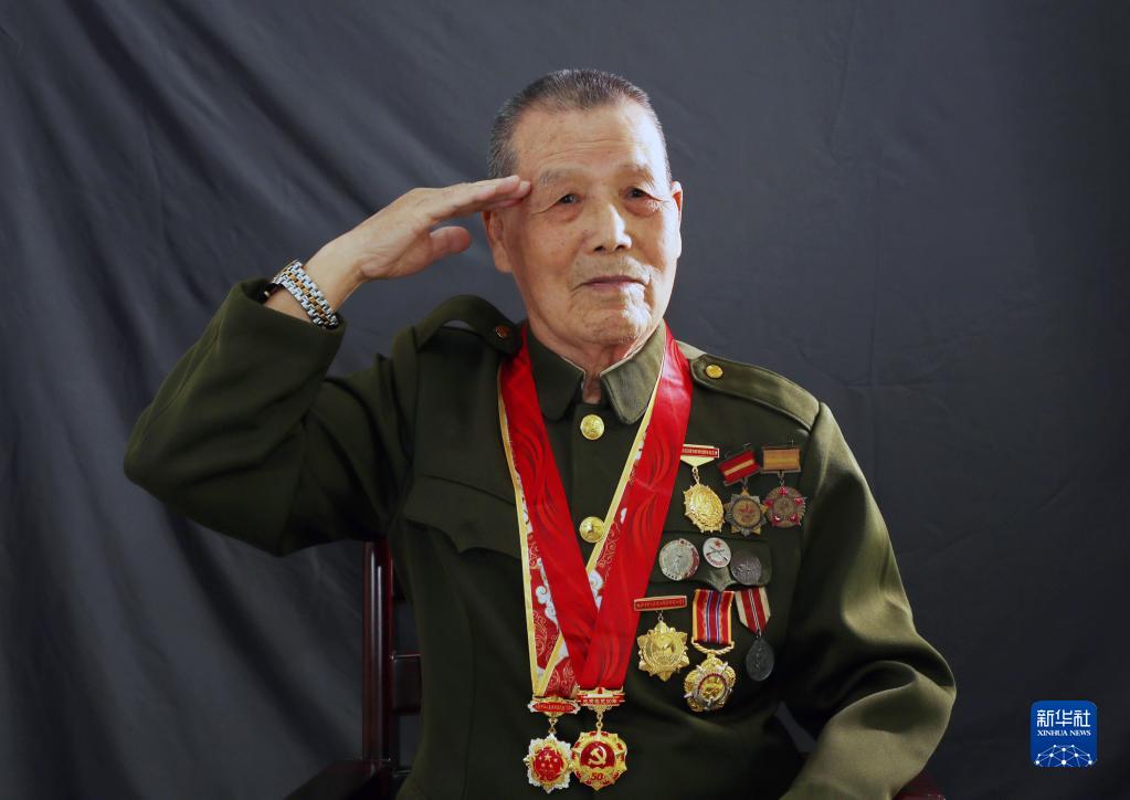 浴血榮光丨致敬抗戰老戰士——夏豐鳴-云南能投軍創(chuàng  )產(chǎn)業(yè)投資有限公司