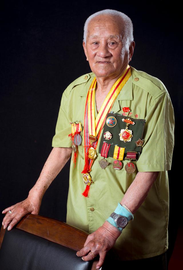 浴血榮光丨致敬抗戰老戰士——張樹(shù)娥-云南能投軍創(chuàng  )產(chǎn)業(yè)投資有限公司