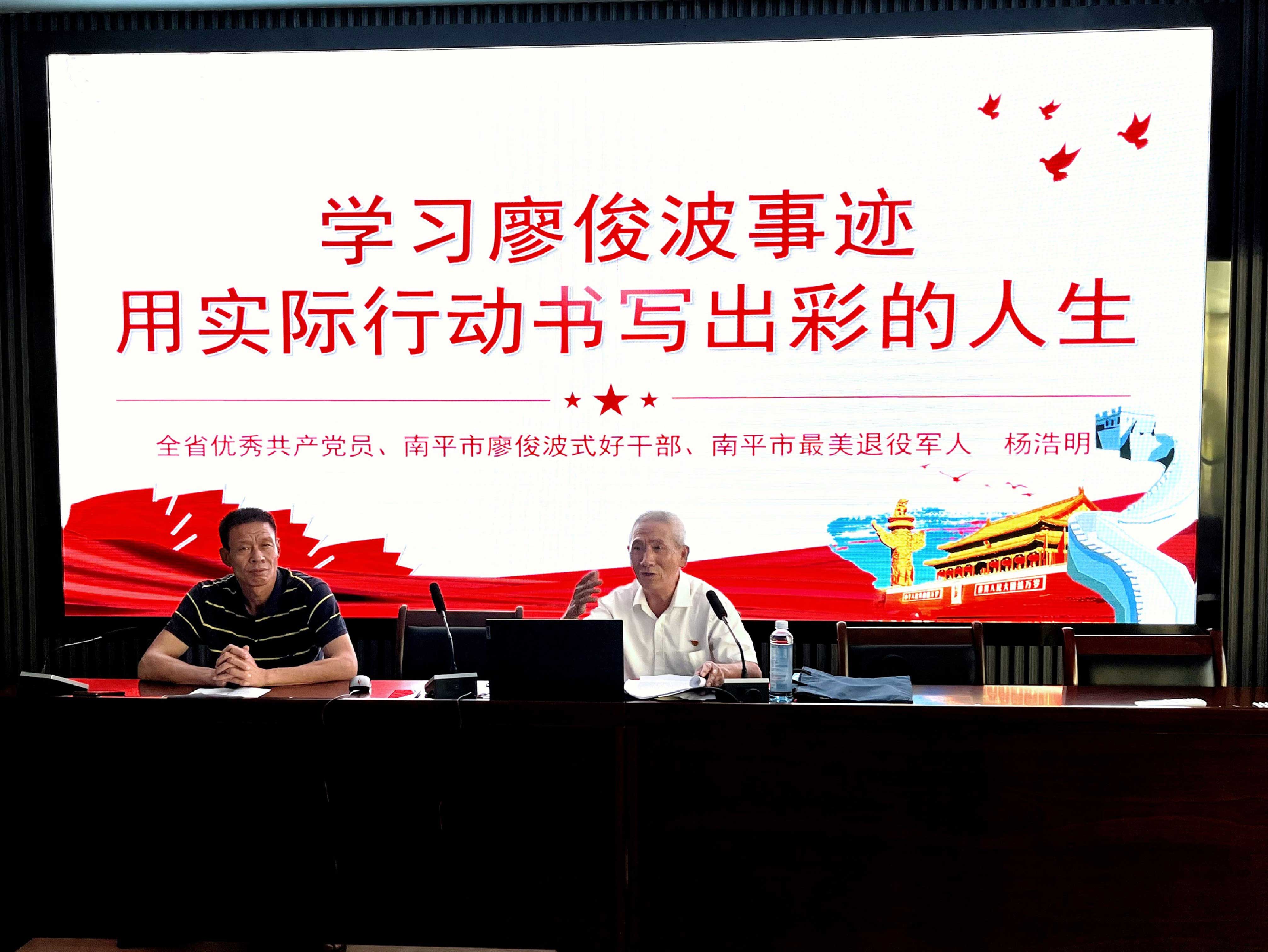 喜迎二十大 老兵宣講進(jìn)校園-云南能投軍創(chuàng  )產(chǎn)業(yè)投資有限公司