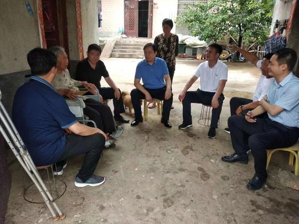 駐村第一書(shū)記王宗勝：為群眾創(chuàng  )造實(shí)實(shí)在在的幸福生活-云南能投軍創(chuàng  )產(chǎn)業(yè)投資有限公司