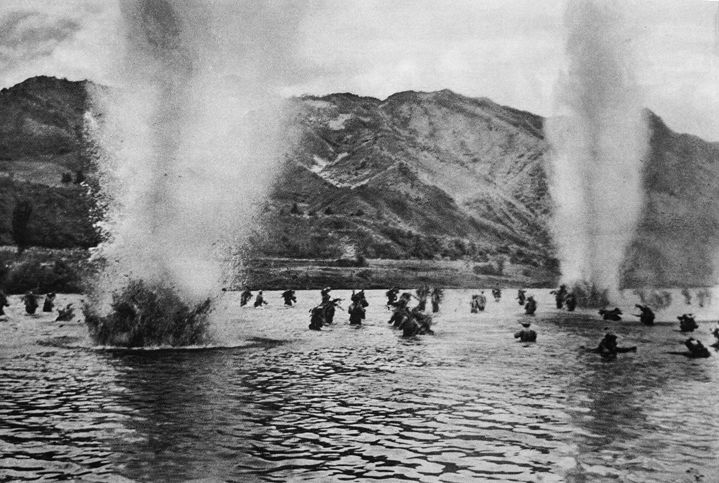 槍林彈雨中，他用鏡頭記錄志愿軍英雄歷史-云南能投軍創(chuàng  )產(chǎn)業(yè)投資有限公司