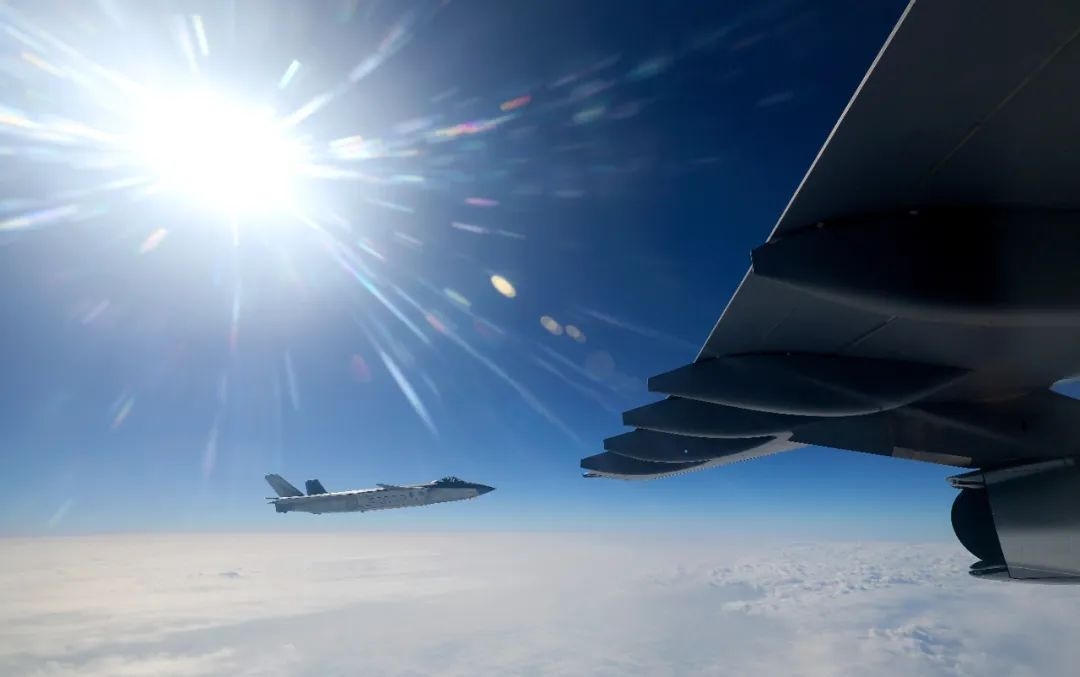 新華社：老師，那是什么？-云南能投軍創(chuàng  )產(chǎn)業(yè)投資有限公司