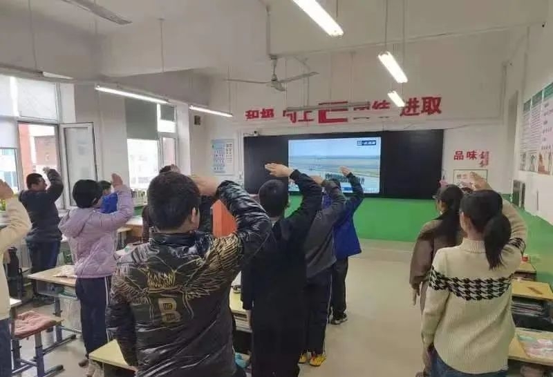 新華社：老師，那是什么？-云南能投軍創(chuàng  )產(chǎn)業(yè)投資有限公司