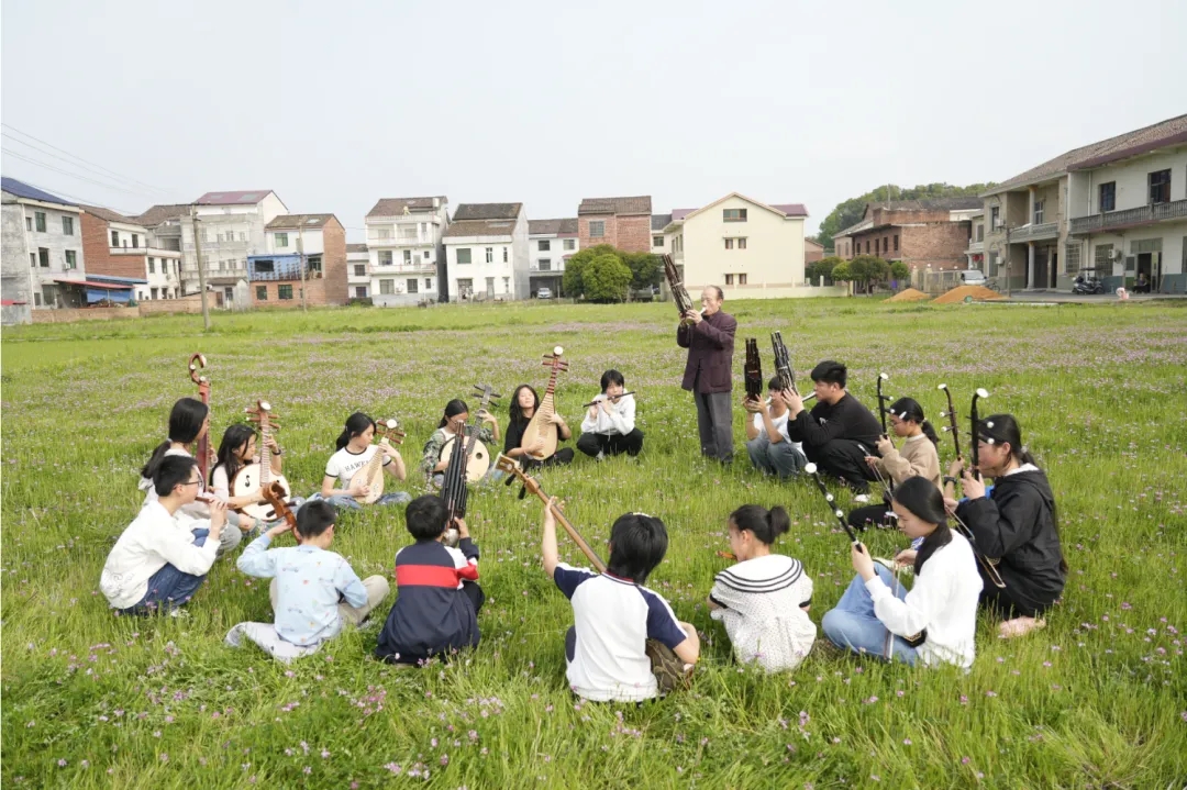 （退役軍人先進(jìn)典型）人民日報：李舒尤9年來(lái)免費教鄉村兒童學(xué)民樂(lè )-云南能投軍創(chuàng  )產(chǎn)業(yè)投資有限公司