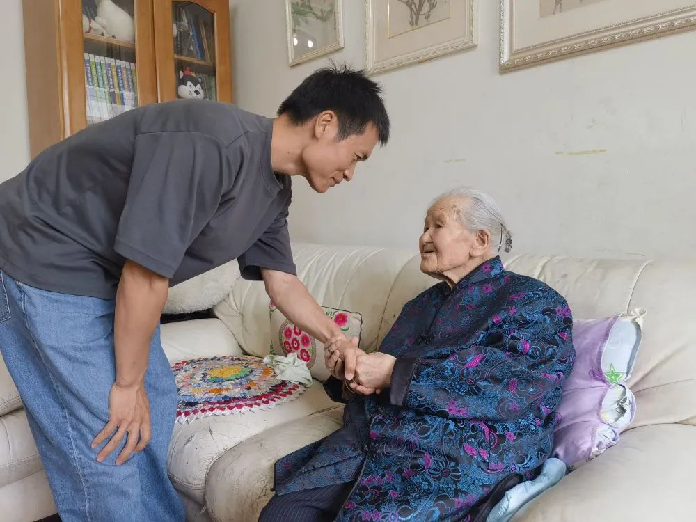 不朽的紅軍 永遠的黨魂——新華社記者探訪(fǎng)5位百歲老紅軍記事-云南能投軍創(chuàng  )產(chǎn)業(yè)投資有限公司