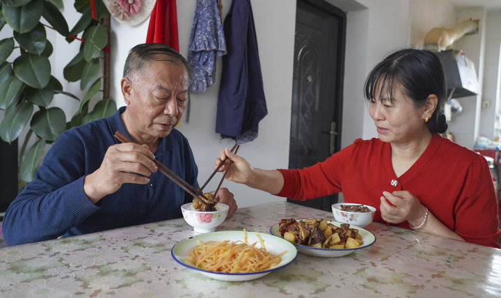 行醫邊疆愛(ài)無(wú)疆——記堅守深山牧區37載的“健康守護人”李琳-云南能投軍創(chuàng  )產(chǎn)業(yè)投資有限公司