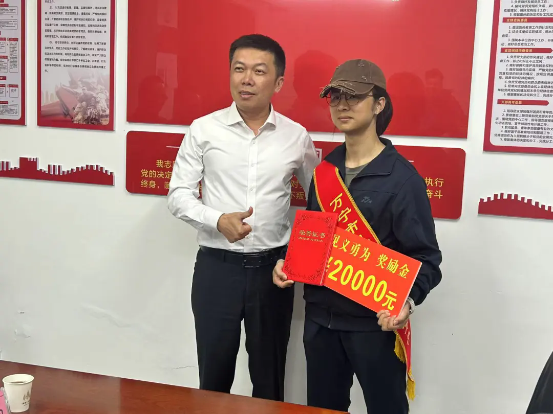 （講述·典型故事）在海南萬(wàn)寧海邊救人的“白衣小哥”是退役軍人！-云南能投軍創(chuàng  )產(chǎn)業(yè)投資有限公司