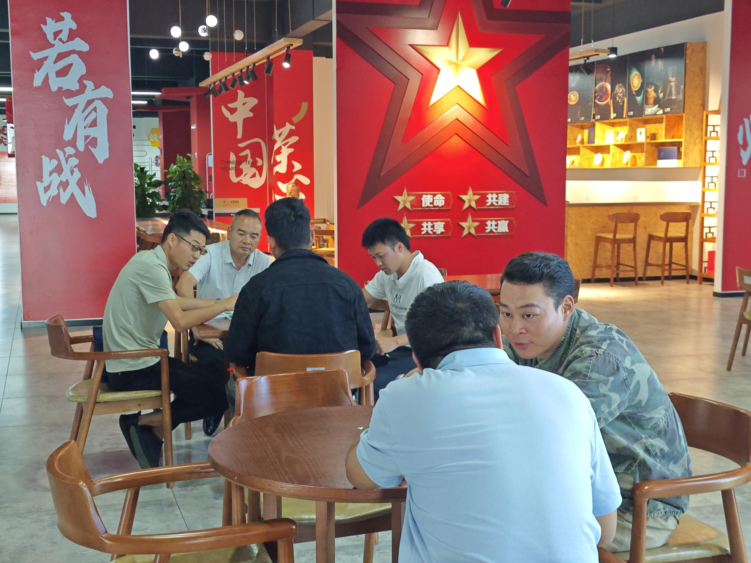 逐夢(mèng)藍天?筑夢(mèng)未來(lái) | 文山州退役士兵無(wú)人機培訓結業(yè)典禮暨就業(yè)雙選會(huì )圓滿(mǎn)舉行??-云南能投軍創(chuàng  )產(chǎn)業(yè)投資有限公司