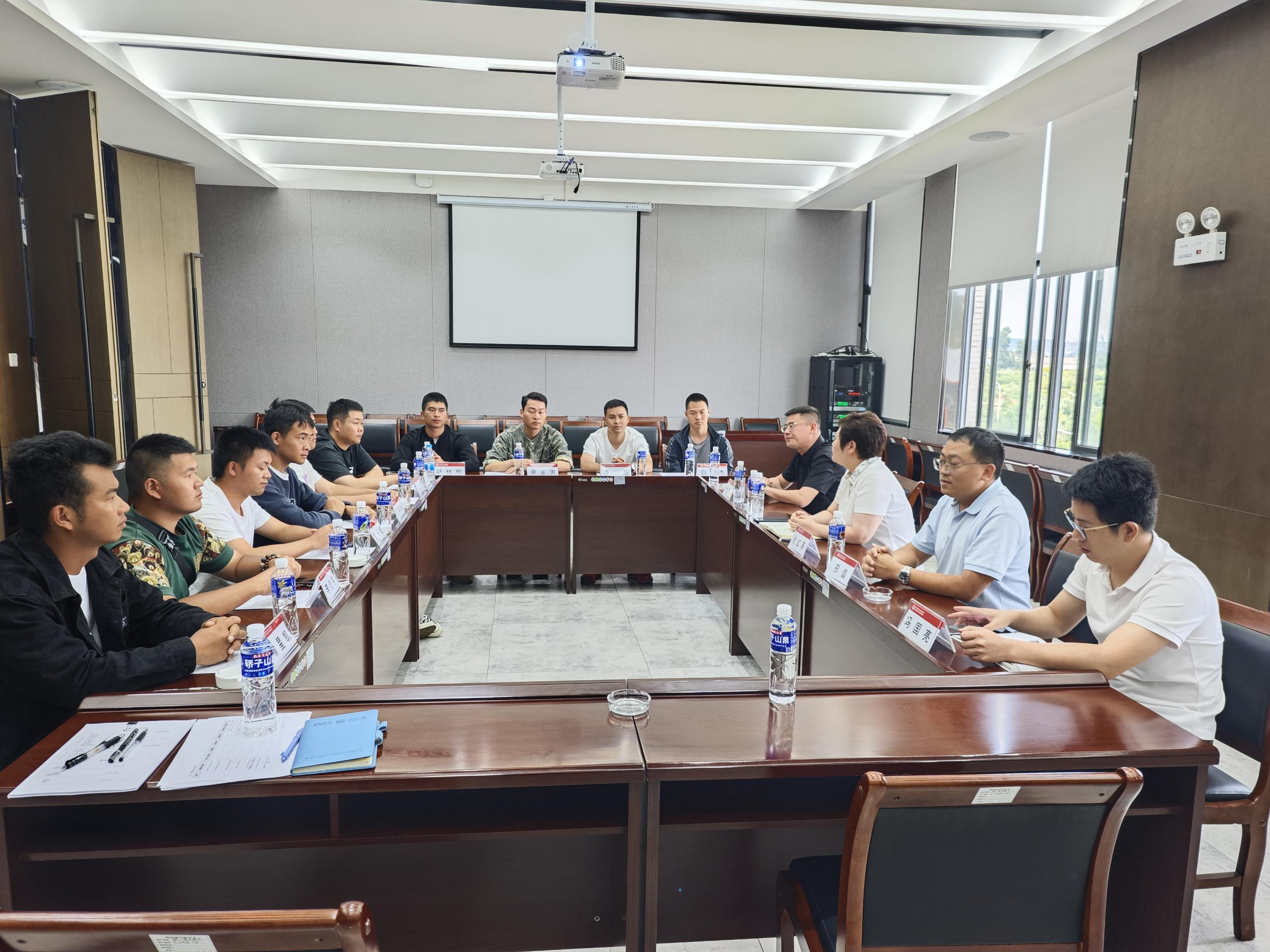 逐夢(mèng)藍天?筑夢(mèng)未來(lái) | 文山州退役士兵無(wú)人機培訓結業(yè)典禮暨就業(yè)雙選會(huì )圓滿(mǎn)舉行??-云南能投軍創(chuàng  )產(chǎn)業(yè)投資有限公司